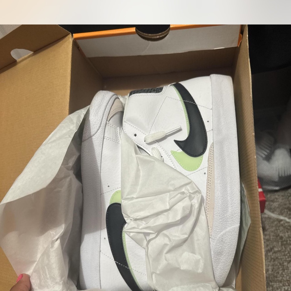 Nike Blazer Mid '77 SE in White and Black with Vapor Green